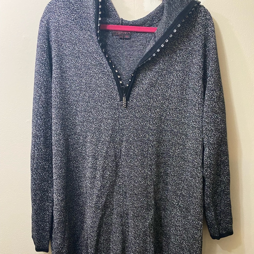 Black/shimmery 3/4 studded pullover